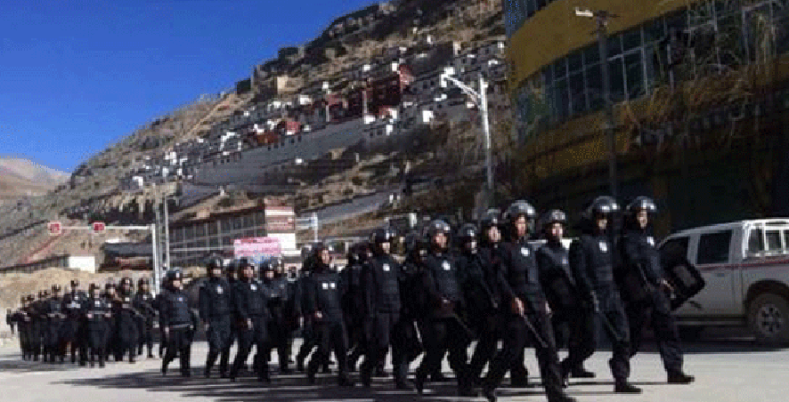 Chinese security forces seen in Tibet Autonomous Region's Namling (in Chinese, Nanmulin) county in Shigatse (Rikaze) prefecture, March 10, 2014. (Photo courtesy: RFA)
