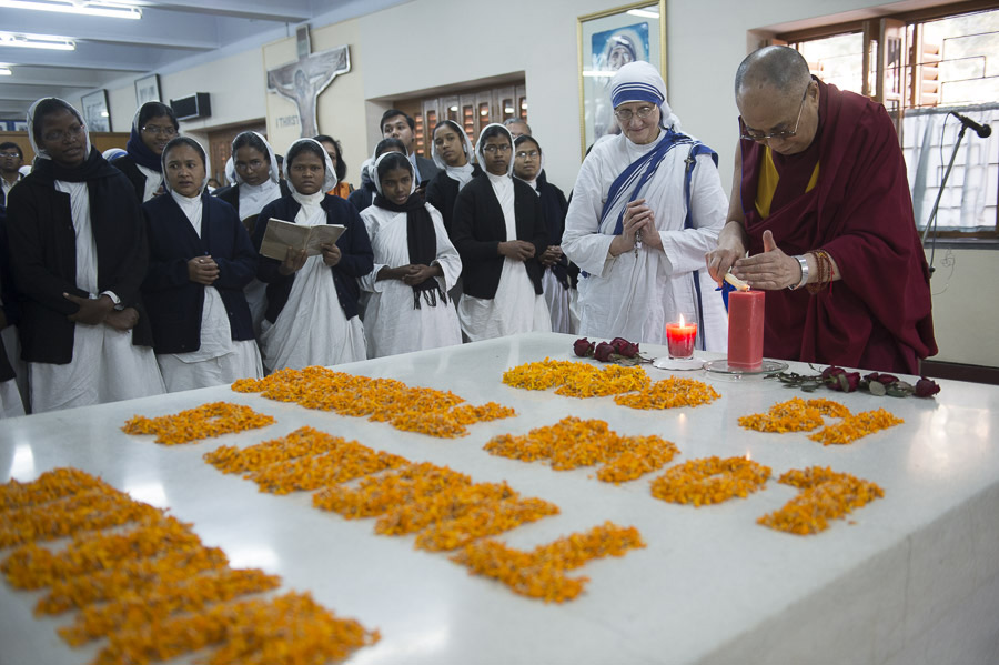 His Holiness the Dalai Lama lighting a candle at the tomb of Mother Teresa during his visit to Mother Teresa's House in Kolkata, West Bengal, India on January 12, 2015. (Photo courtesy/Tenzin Choejor/OHHDL)