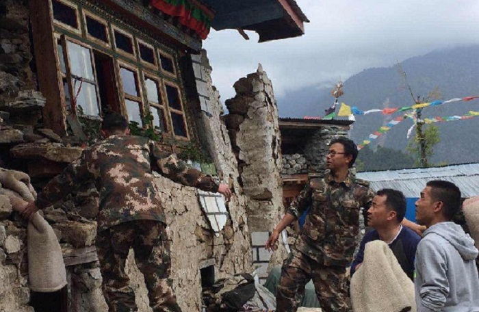 House damaged during the earth quack in Kyirong of southwest Tibet on April 25, 2015. (Photo courtesy: Xinhua)