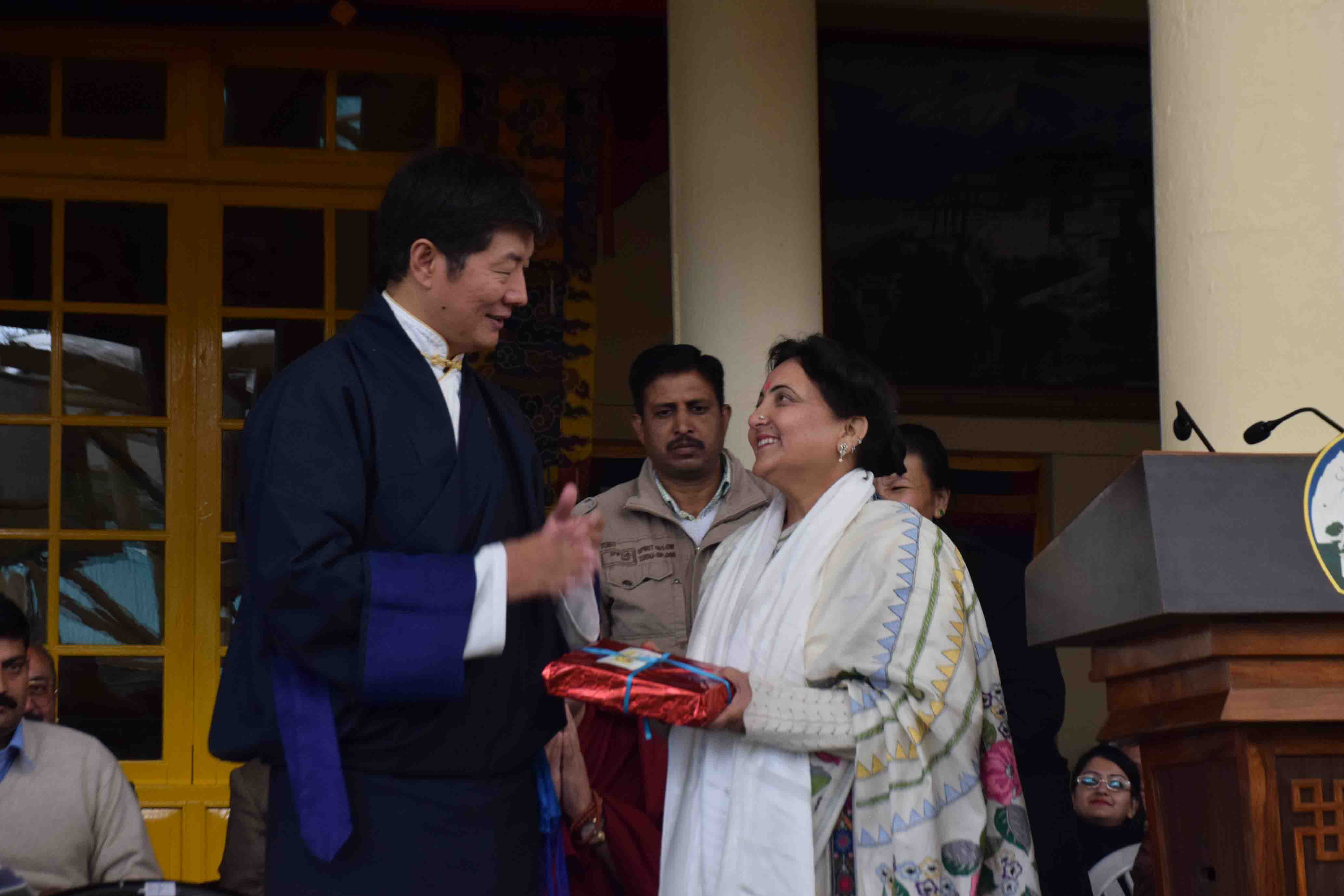Sikyong Dr. Lobsang Sangay with the Chief Guest Shmt. Sarveen Chaudhary, MLA from Shahpur. (Photo courtesy: tibet.net)