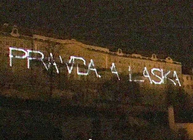 Light projection made of Tibet slogan on Prague Castle. (Photo courtesy: praguepost.com)