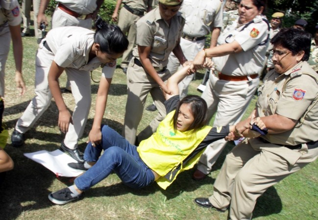 Tibetan activists protest outside Chinese embassy in Delhi before Xi Jinping visit. (Photo courtesy: ibtimes.co.in)
