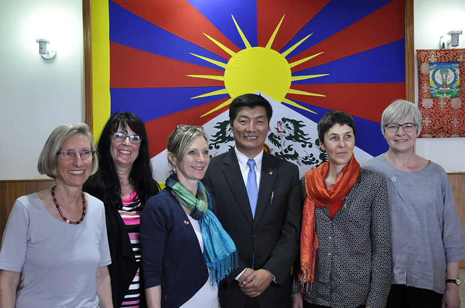 Sikyong Dr Lobsang Sangay with the delegation from Swiss parliament at Kashag Secretariat, 28 March 2017. (Photo courtesy: tibet.net)