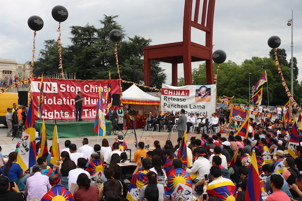The Tibet Solidarity Rally being held in front of the Palais des Nations, the seat of the United Nations in Geneva. (Photo courtesy: tibet.net)