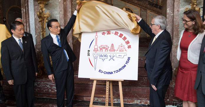 Tourism year logo unveiling by President Juncker and Prime Minister Li, in the presence of Commissioner Malmström and Chairman Li from CNTA. (Photo courtesy: EU-China Tourism Year)