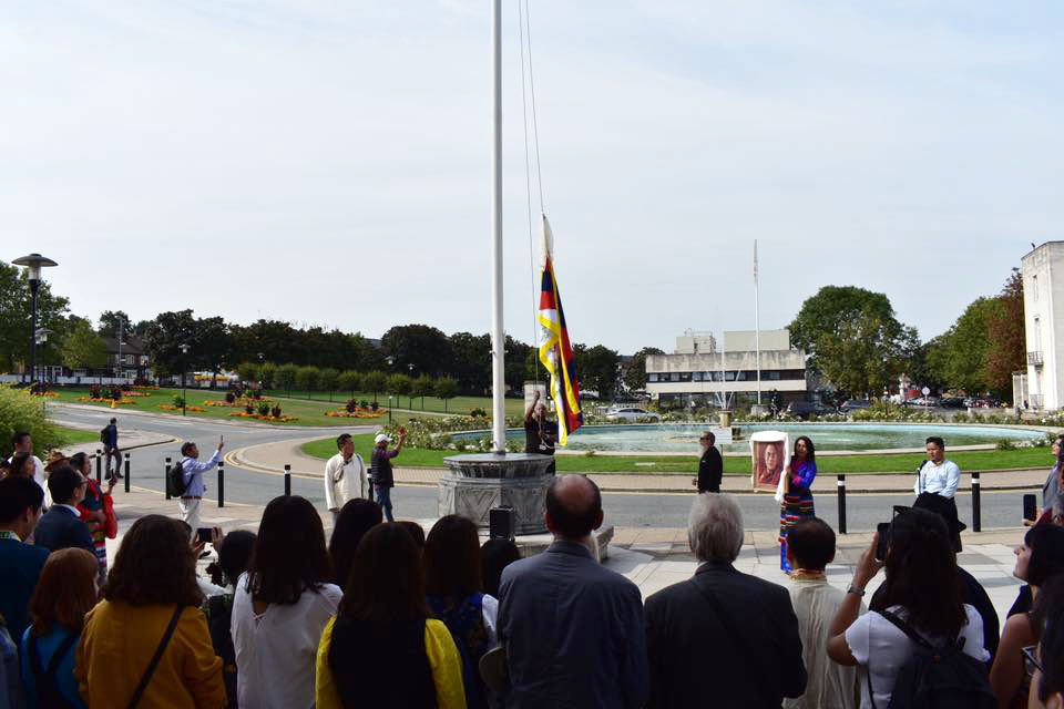 A borough of the Waltham Forest Town Hall of East London in UK’s capital London has on Sep 2 raised the Tibetan national flag for the first time in its history to honour the exile Tibetans on their 58th Democracy Day. (Photo courtesy: Waltham Forest Faith Communities Forum)