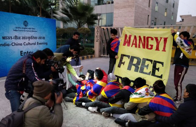 Tibetan staged a protest in India’s capital New Delhi against China’s State Councilor and Foreign Minister Wang Yi on Dec 21. (Photo courtesy: Orissadiary)