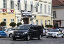 District deputy mayor in Budapest raised Tibetan flags against visiting Chinese defence minister