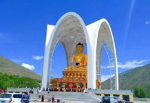 11 Tibetan monks get labour camp for letting out info about China’s demolition of a landmark Buddha statue