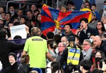Tibetan flag flies high at China-Australia basketball fans clash