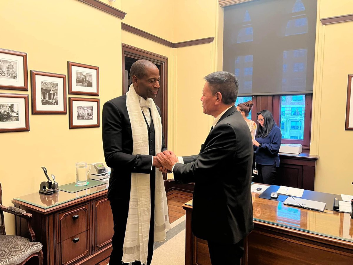 Canadian ministers, MP’s honour visiting exile Tibetan leader