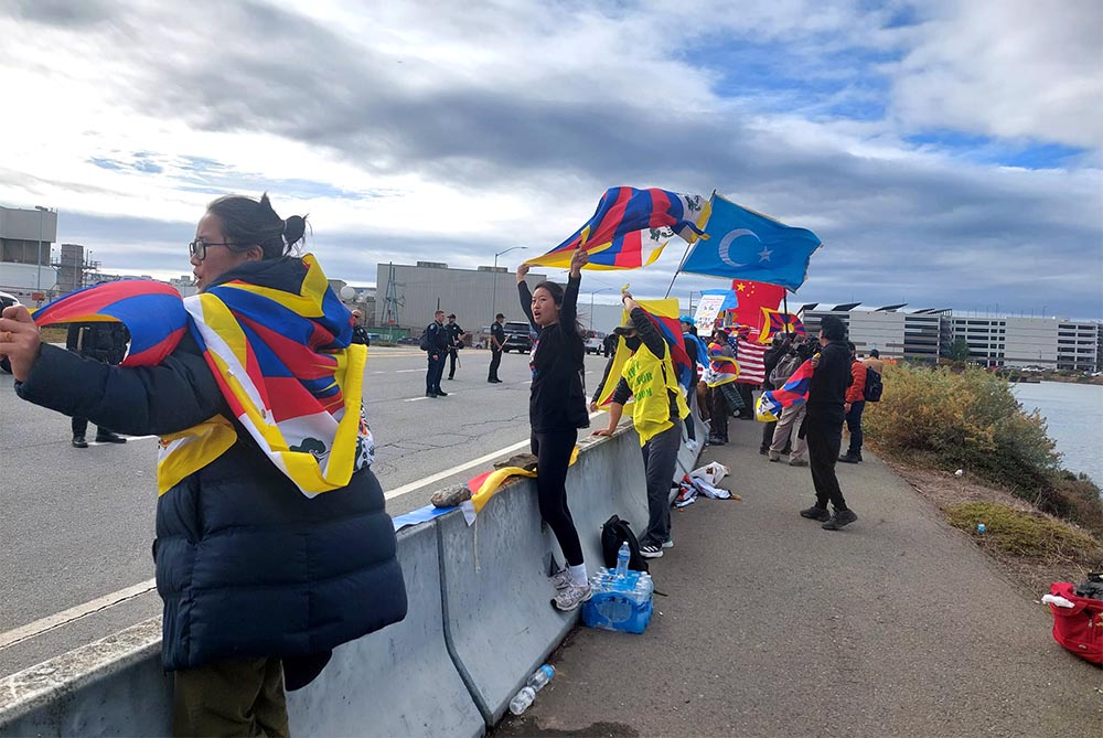 President Biden greeted with Xi Jinping supporters and protesters on arrival for APEC summit