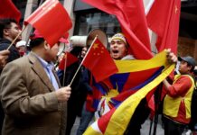 Tibetan Snowlion flags register marked presence at protests during San Francisco APEC summit