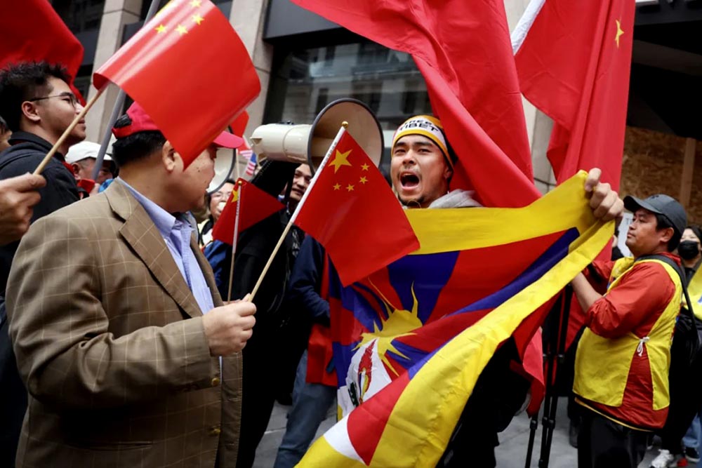 Tibetan Snowlion flags register marked presence at protests during San Francisco APEC summit