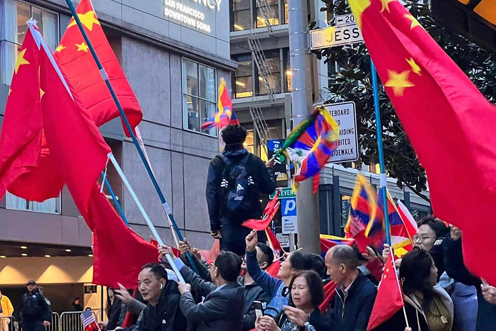 Chinese supporters clashed with Tibet protesters outside Xi Jinping hotel in San Francisco