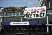 Protesters hang ‘Free Tibet’ banner before security tightens for San Francisco APEC summit