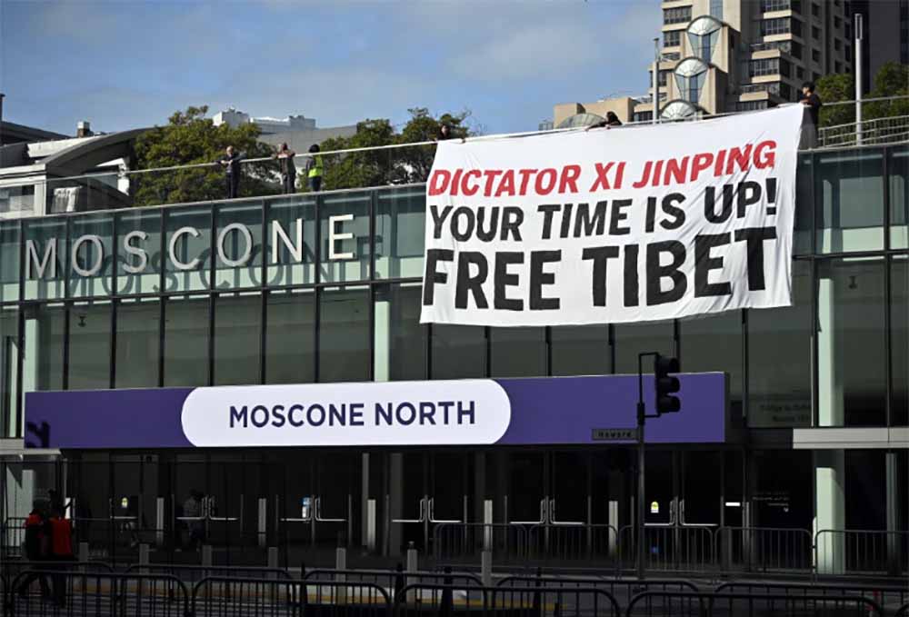 Protesters hang ‘Free Tibet’ banner before security tightens for San Francisco APEC summit