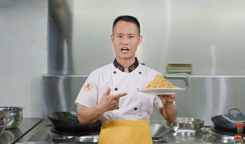 Chinese celebrity chef forced to apologise for egg fried rice show because of Mao’s son