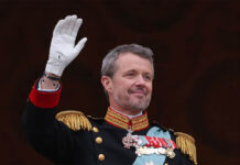 Did Denmark’s King Frederik wear a Tibetan Buddhist bracelet at his Jan 14 ascension?