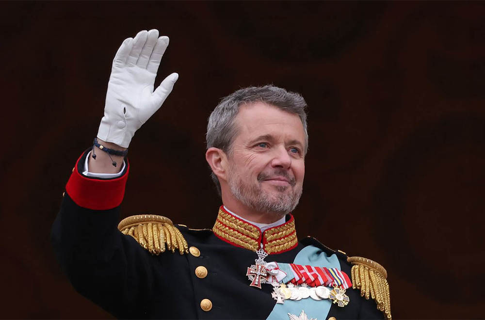 Did Denmark’s King Frederik wear a Tibetan Buddhist bracelet at his Jan 14 ascension?