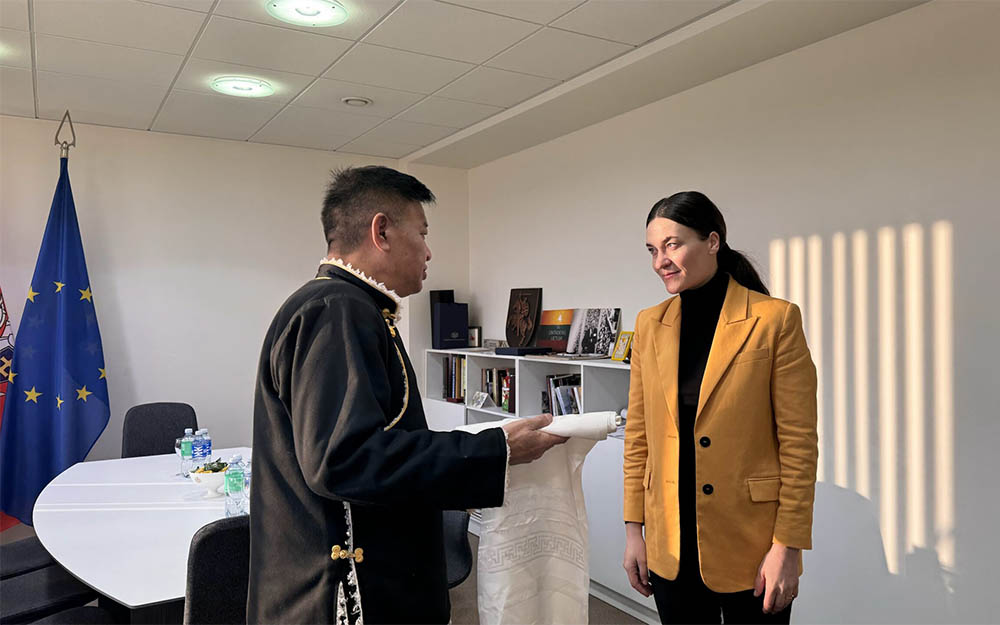 Lithuanian lawmakers join visiting exile Tibetan leader’s lobbying events