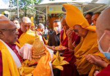 Sri Lankan monks present Buddha relics to HH the Dalai Lama