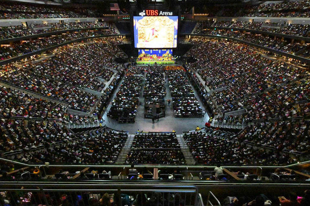 Capacity crowd of 17,000 attend long-life prayers offering to Dalai Lama in New York