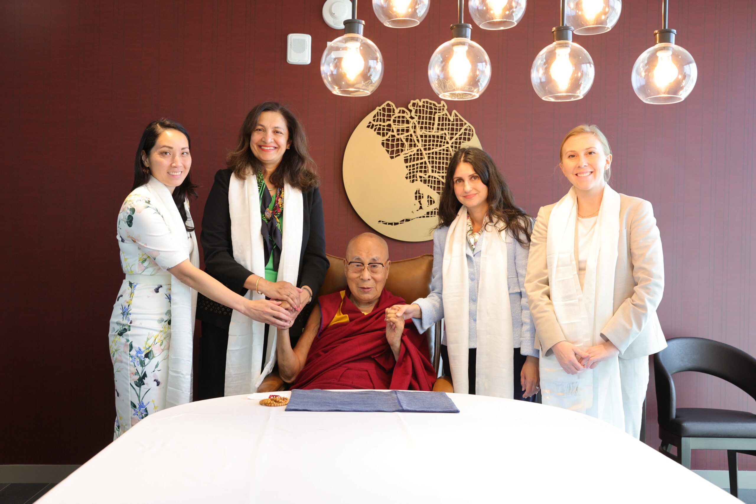 China protests, foul-mouths Dalai Lama, after US envoy for Tibet meets him