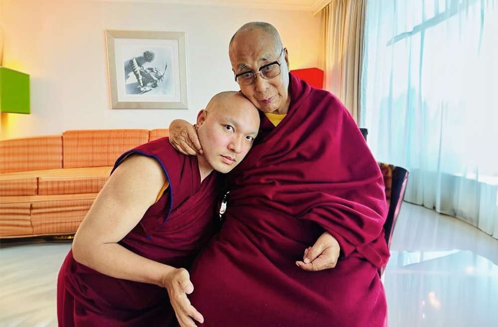 Karmapa calls on Dalai Lama in Zurich, their first meeting in seven years
