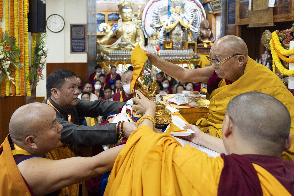 Arunachal Chief Minister participates in long-life prayers offering to Dalai Lama