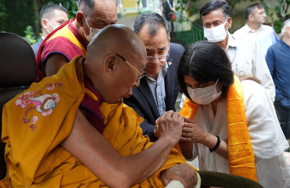 Samajwadi Party MP meets with Dalai Lama, expresses Tibet solidarity