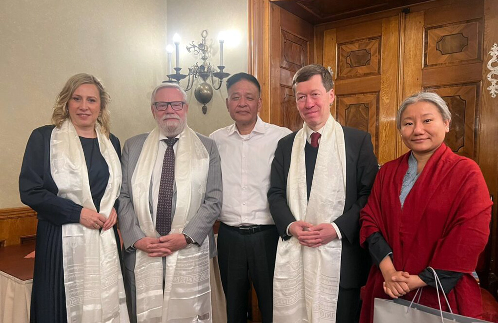 Tibetan Sikyong meets with Czech leaders, Tibet supporters