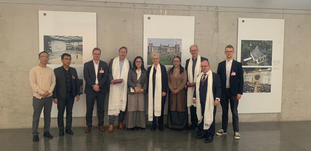 Lawmaker hosts visiting Tibetans’ briefing in German parliament building