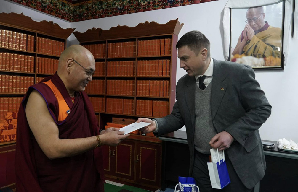 Estonian Parliament Speaker conveys Christmas letters of support for top exile Tibetan leaders