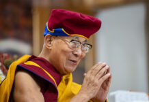 Drukpa Kagyu community makes long-life offering to Dalai Lama