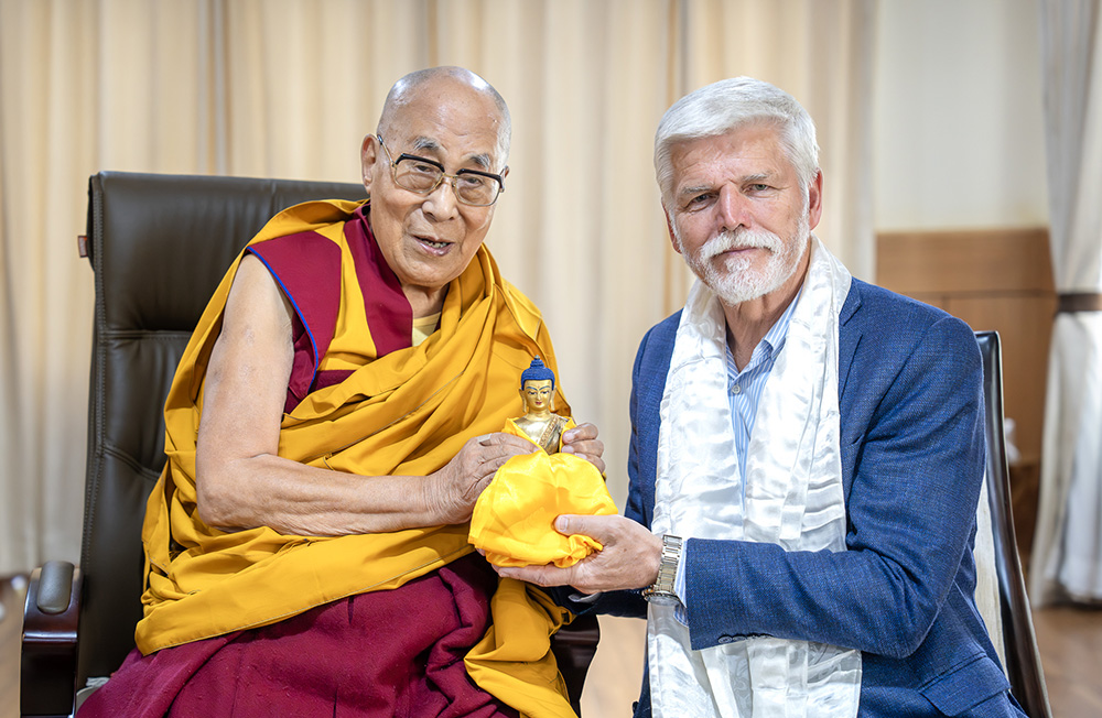 China to boycott Czech President for visiting the Dalai Lama in India