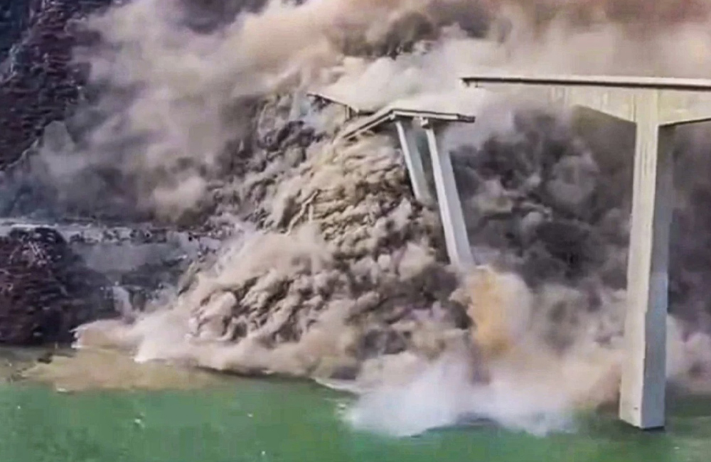 Hongqi Bridge collapse in eastern Tibet triggered by nearby hydroelectric power dam? – Tibetan Review