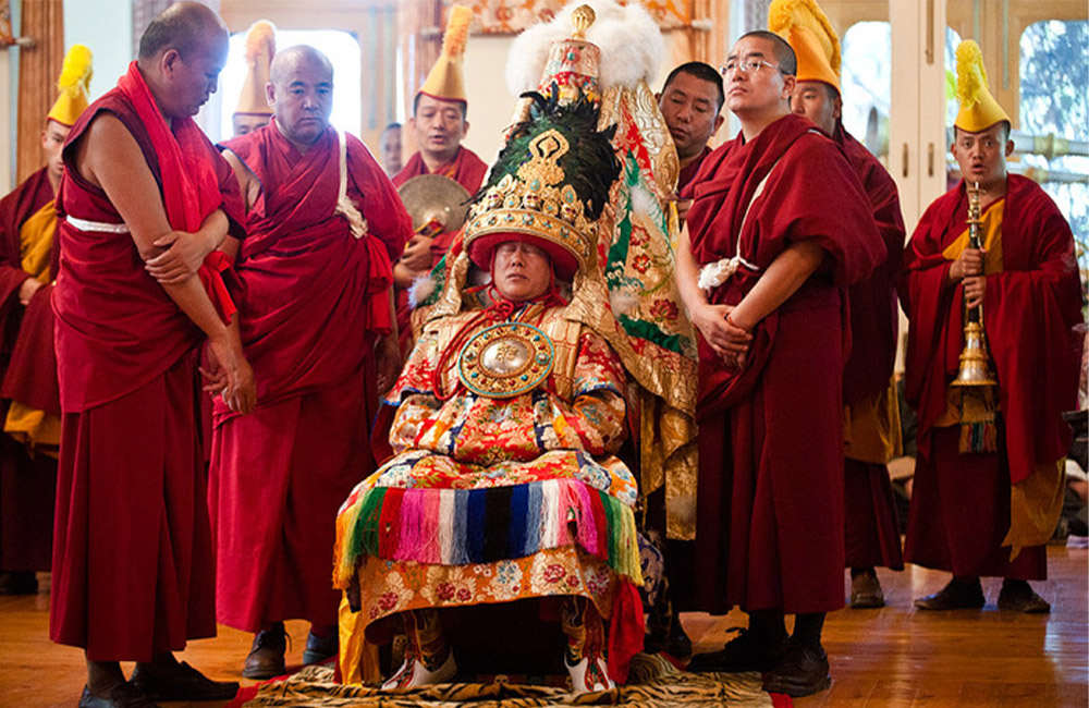 Poor State Oracle Nechung: stuck with a hostile neighbour