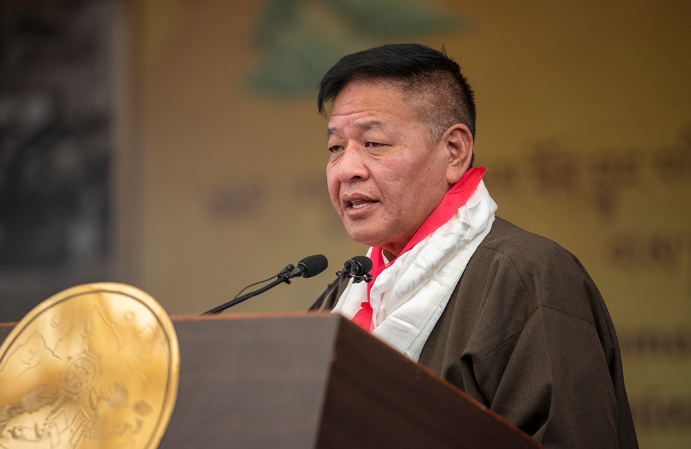 Top US official on Tibetan issues leads congratulations to exile Tibetan leader on his re-election