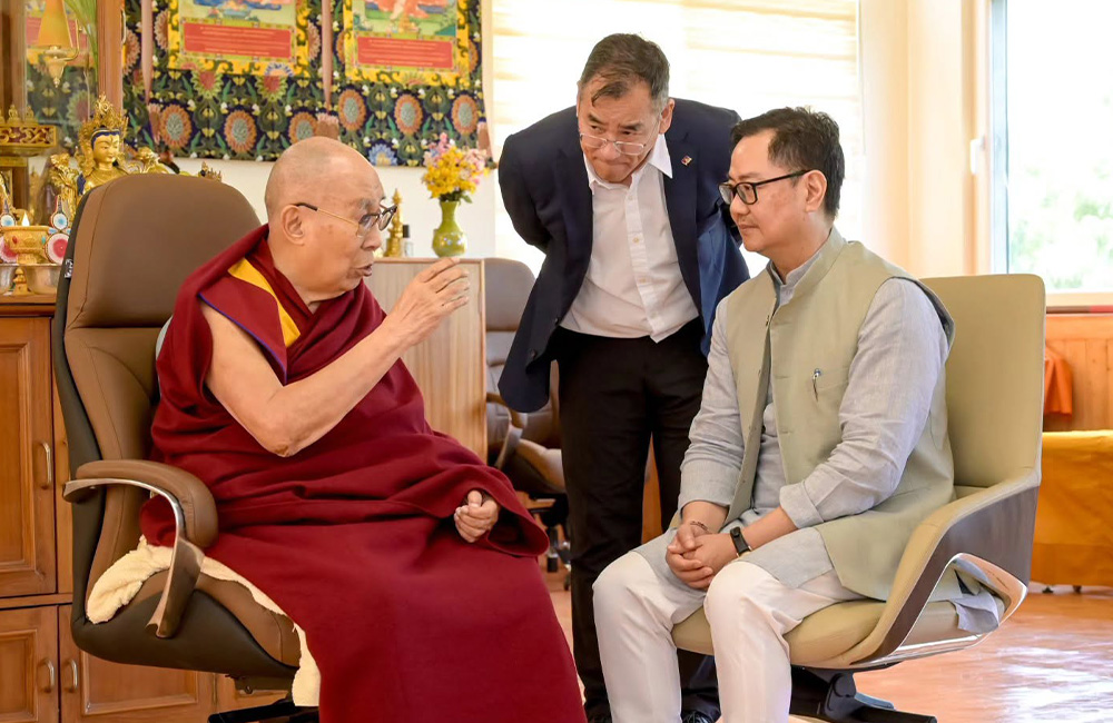 India’s federal Minister Rijiju calls on Dalai Lama before latter’s departure for Ladakh