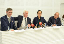 Richard Gere gives keynote speech at Latvian lawmakers’ Tibet group conference