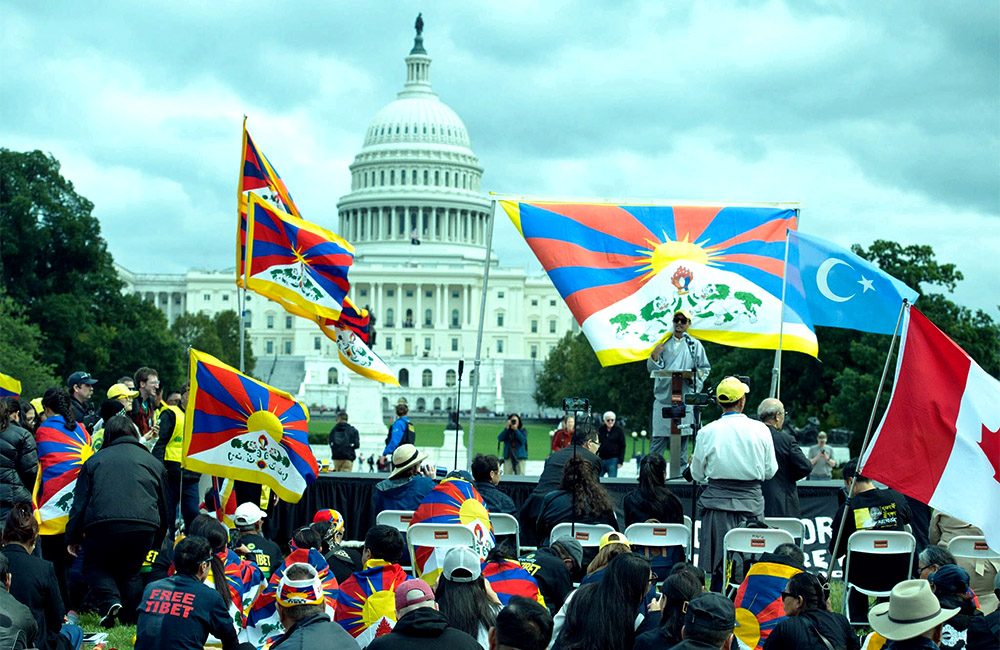 Arrests reported as Tibetans, other protesters dogged President Xi on second day of his US state visit