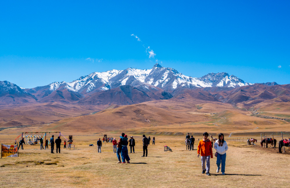 County in Qinghai overrun by Chinese tourists following completion of a highway